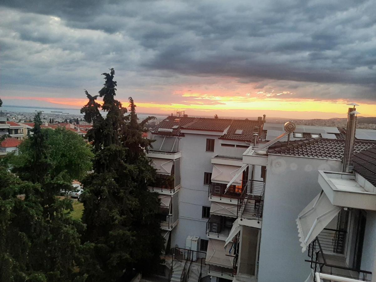 Όμορφο Διαμέρισμα- Σοφίτα Με Υπέροχη Θεα Салоніки Екстер'єр фото